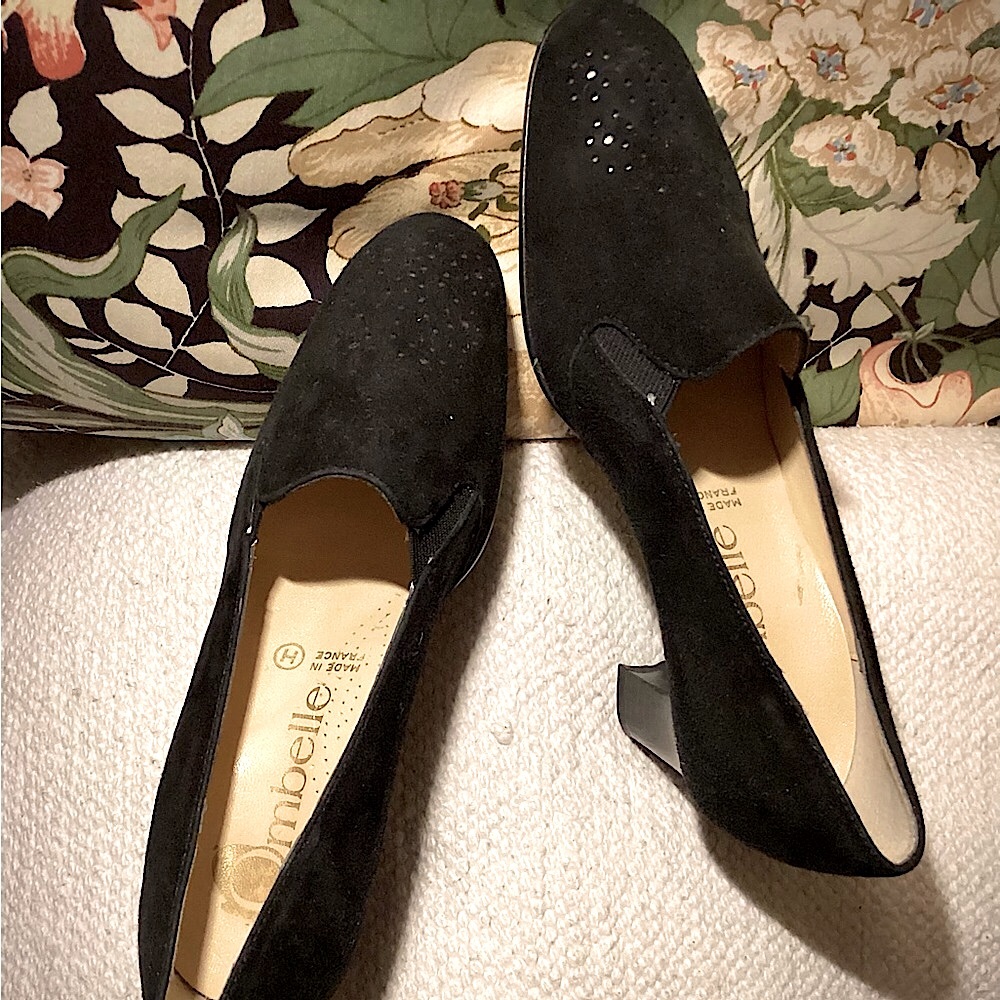 EUC black suede Ombelle pumps, size 35 EU, new